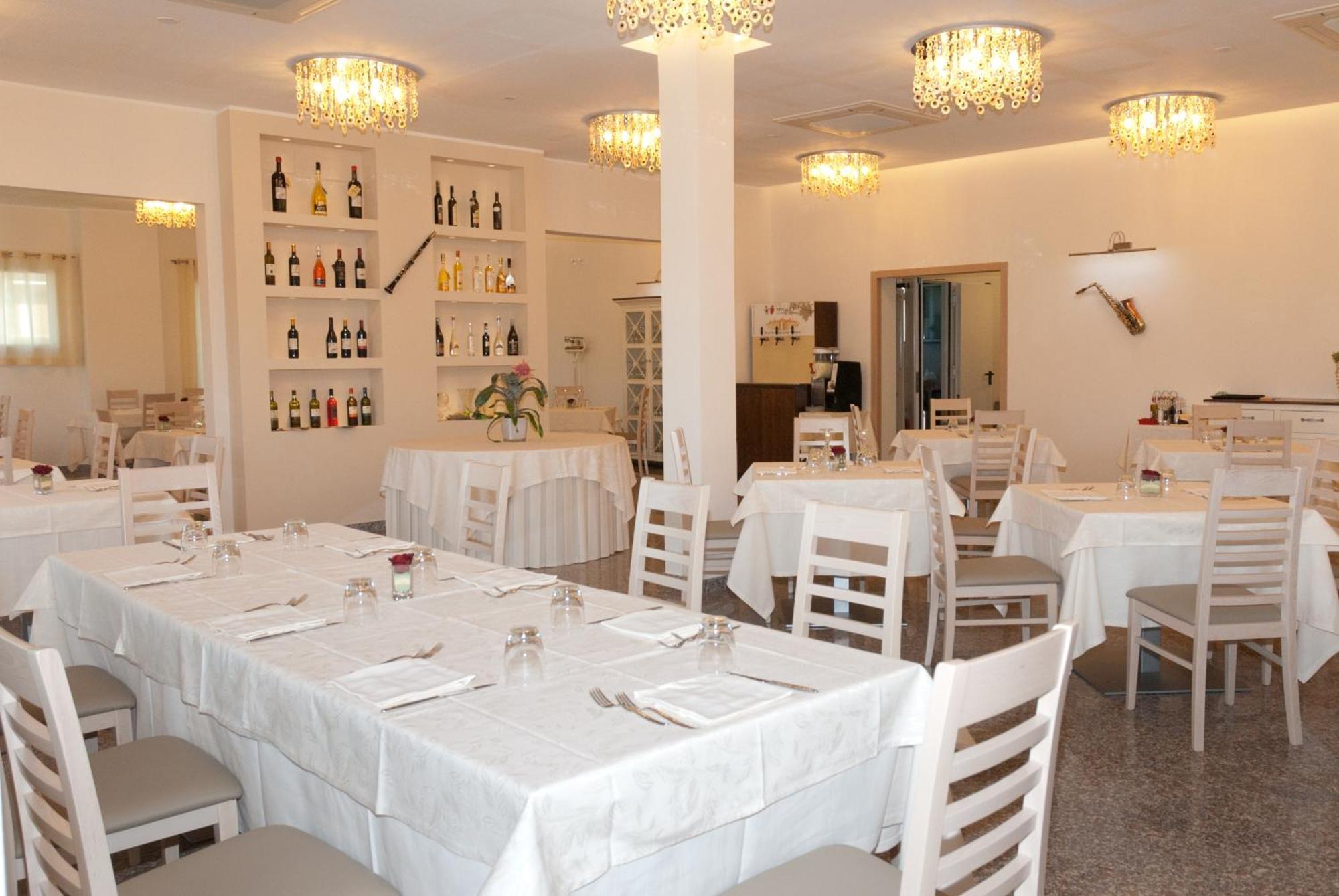 Hotel Ristorante Cesare Savignano sul Rubicone Dış mekan fotoğraf