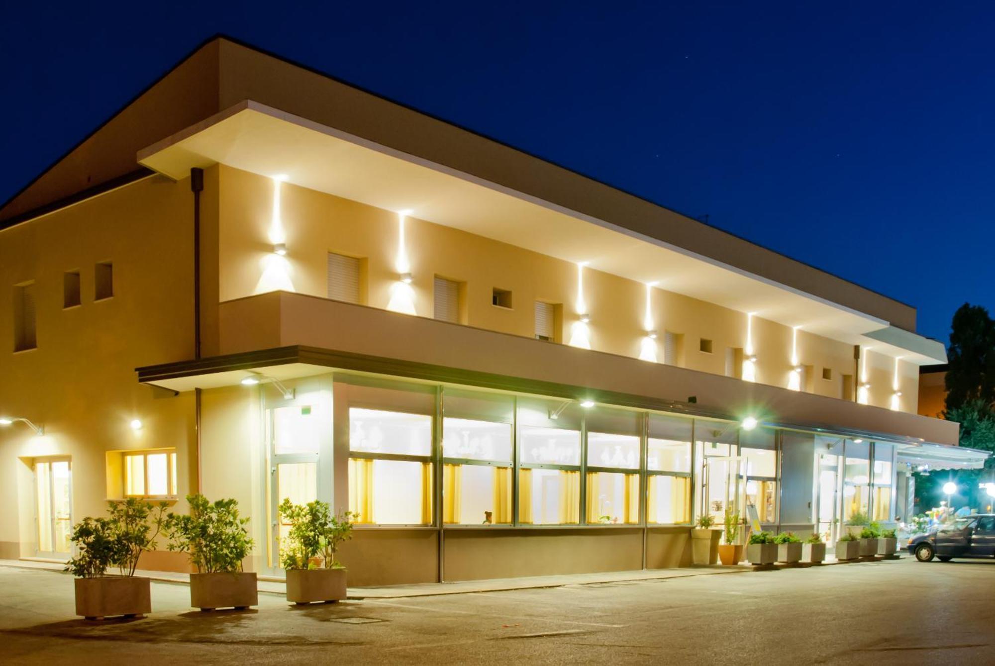 Hotel Ristorante Cesare Savignano sul Rubicone Dış mekan fotoğraf
