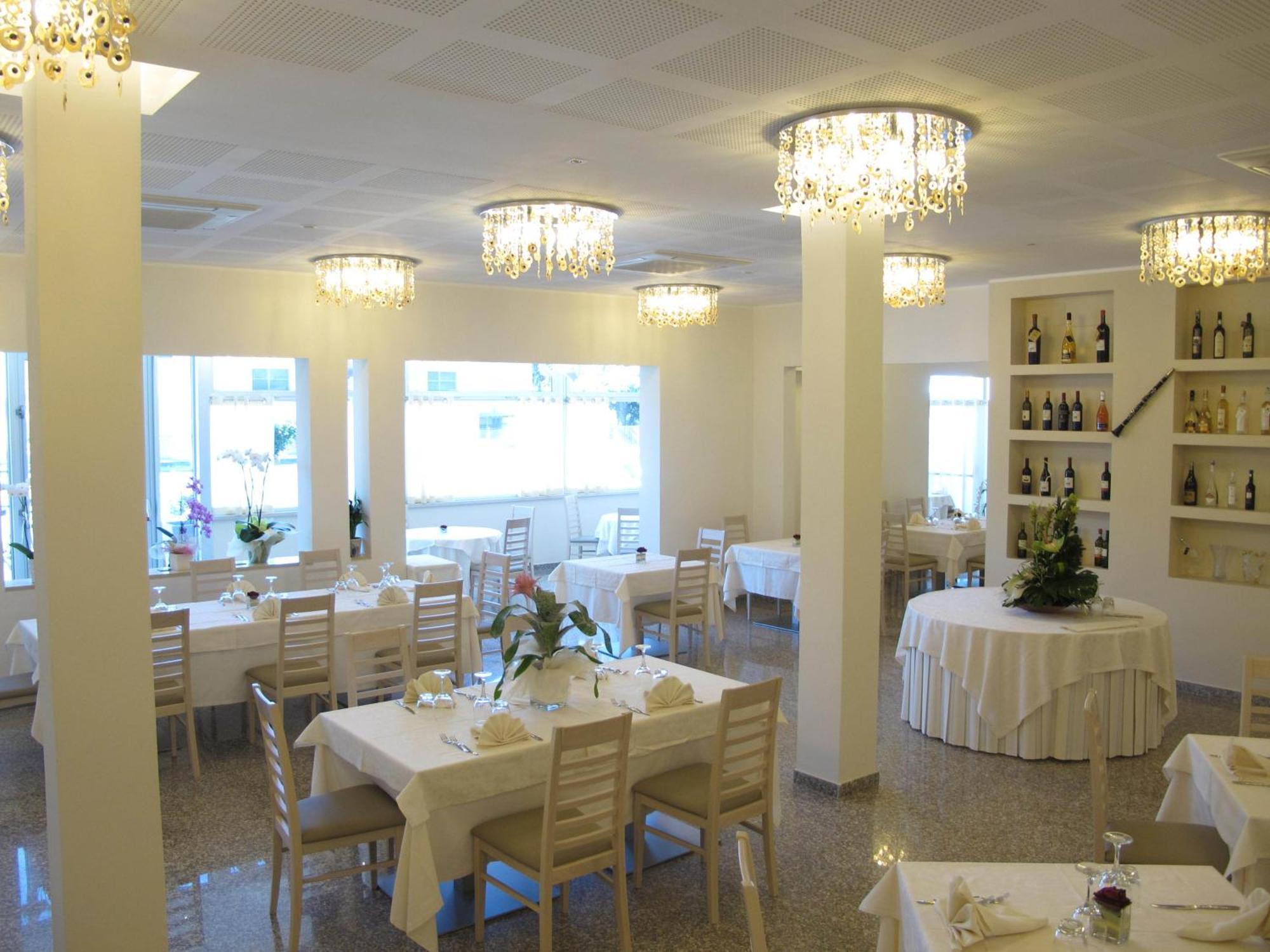 Hotel Ristorante Cesare Savignano sul Rubicone Dış mekan fotoğraf