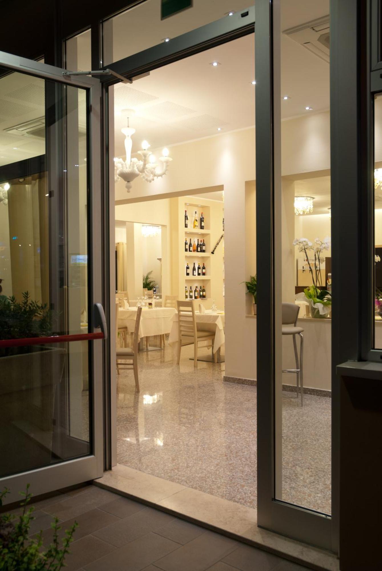 Hotel Ristorante Cesare Savignano sul Rubicone Dış mekan fotoğraf
